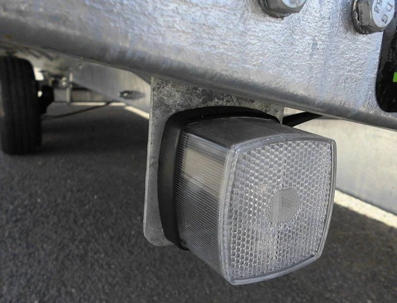 Remolque de plataforma LIDER con ruedas debajo – PTAC: 3500 kg – 2 ejes con freno – 506 x 215 cm - Imagen 6